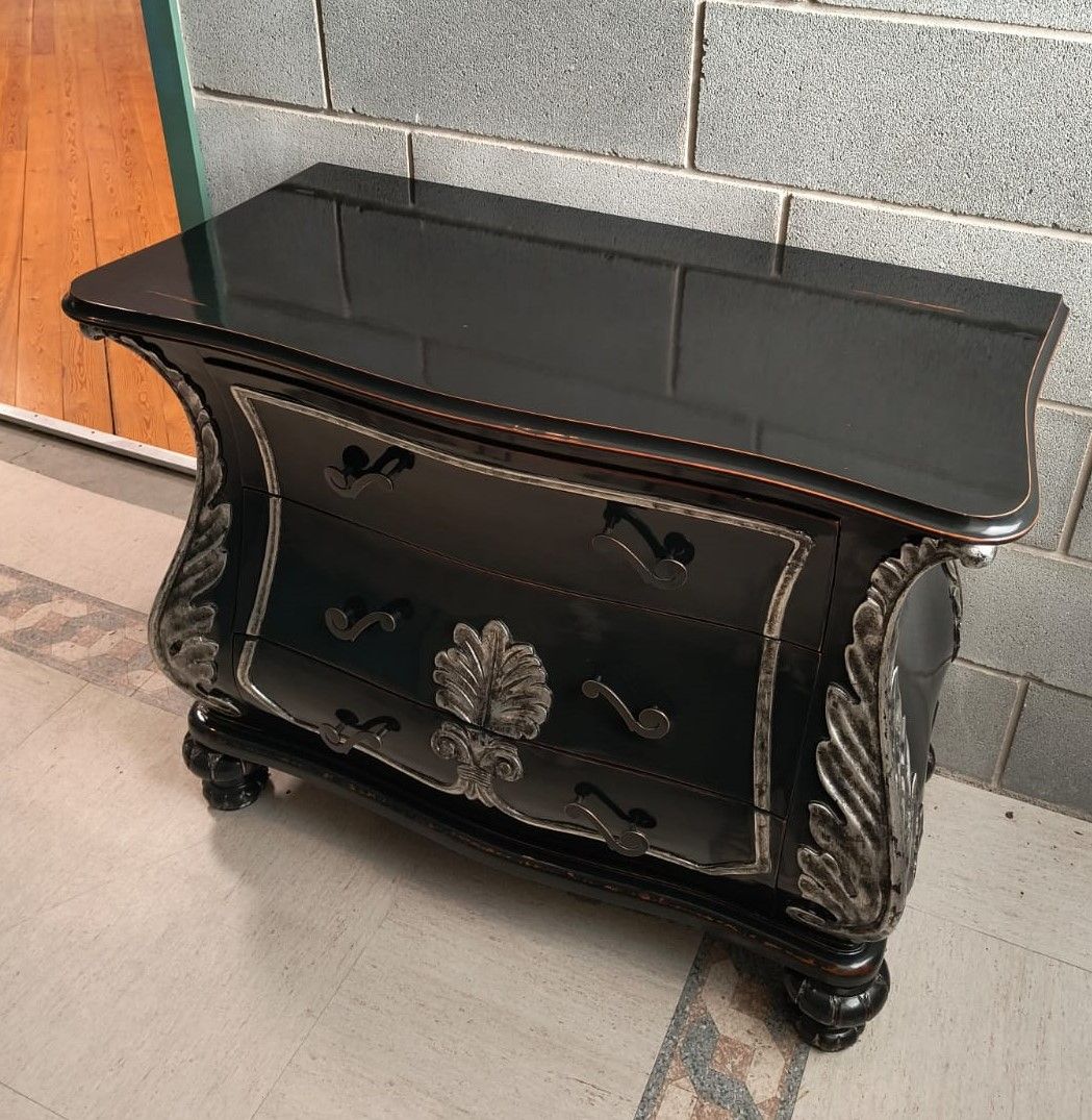 Mobile da Ingresso Massiccio Intagliato a Mano