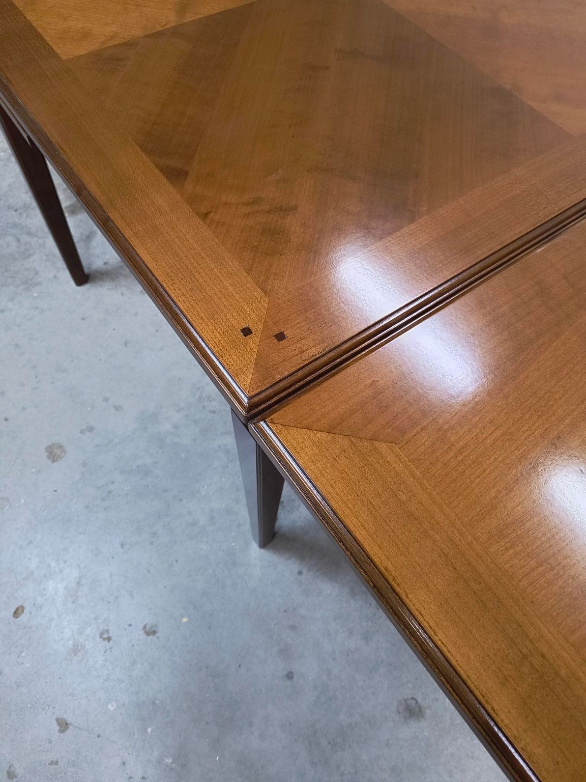 Tavolo Quadrato Allungabile in Legno di Ciliegio