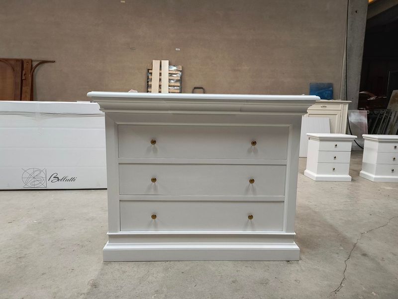 Comò Massiccio Laccato color Bianco Opaco