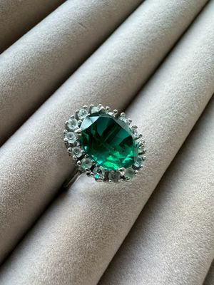 Vintage silver ring with green stone