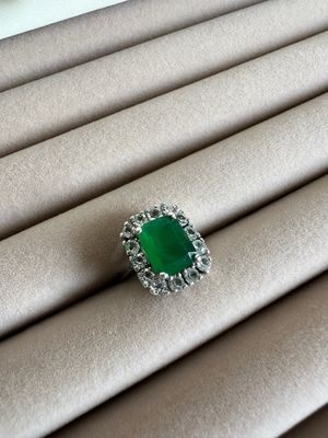 Vintage emerald silver ring