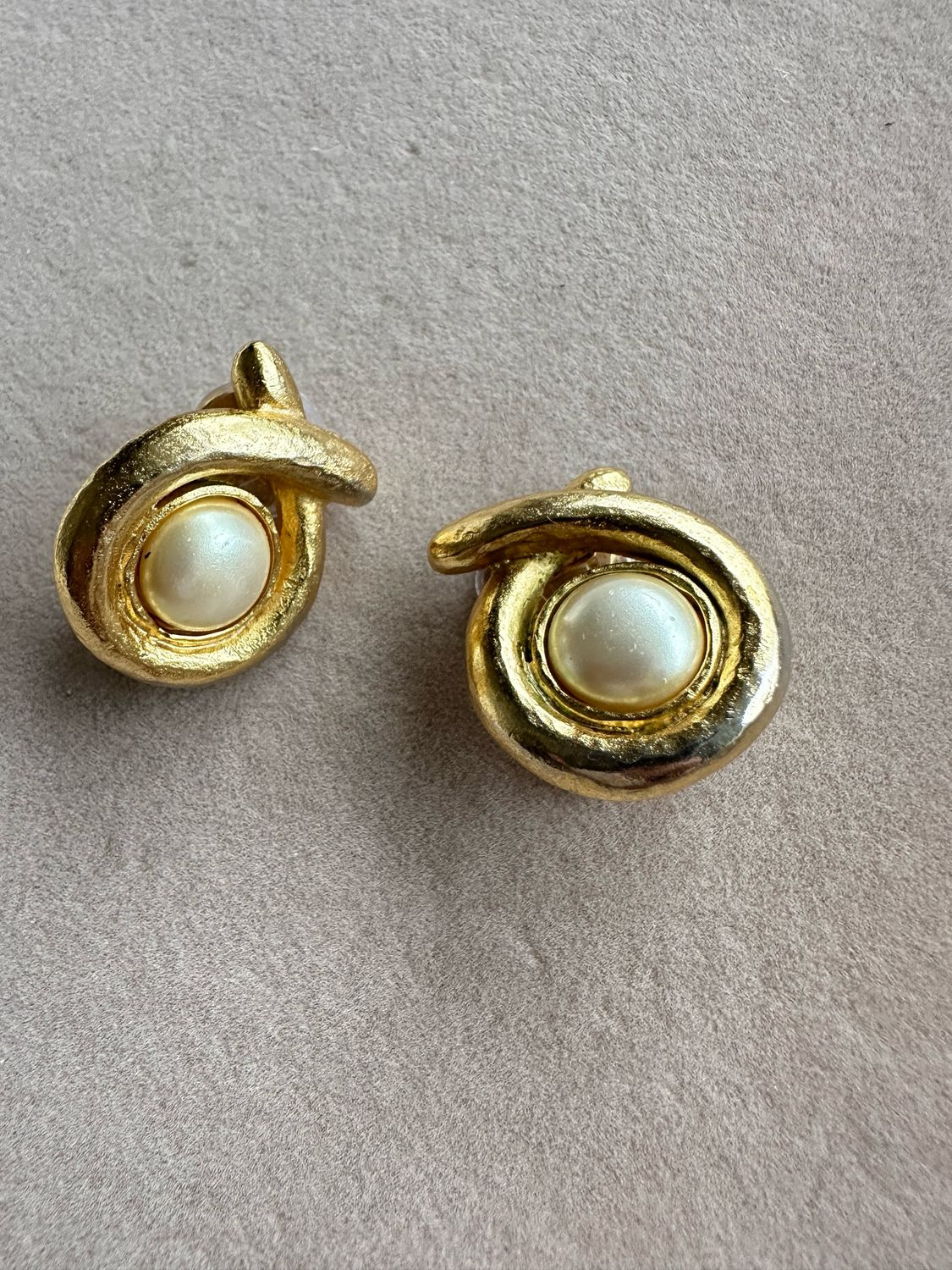 Balenciaga pearl earrings, 1980s