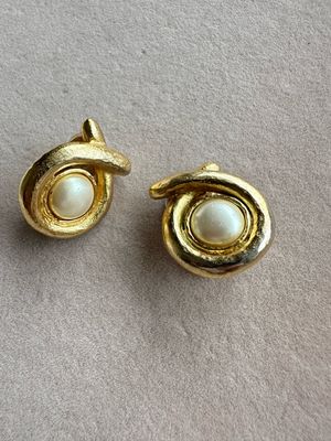 Balenciaga pearl earrings, 1980s