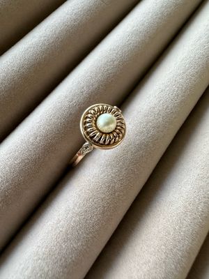 Vintage silver ring with pearl imitation