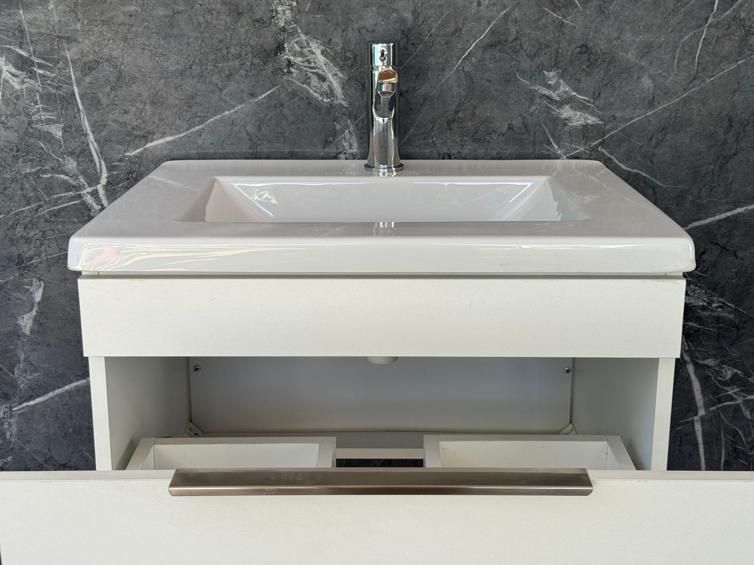KUDO-600 Wall Mounted Cabinet &amp; Basin with silver handle.