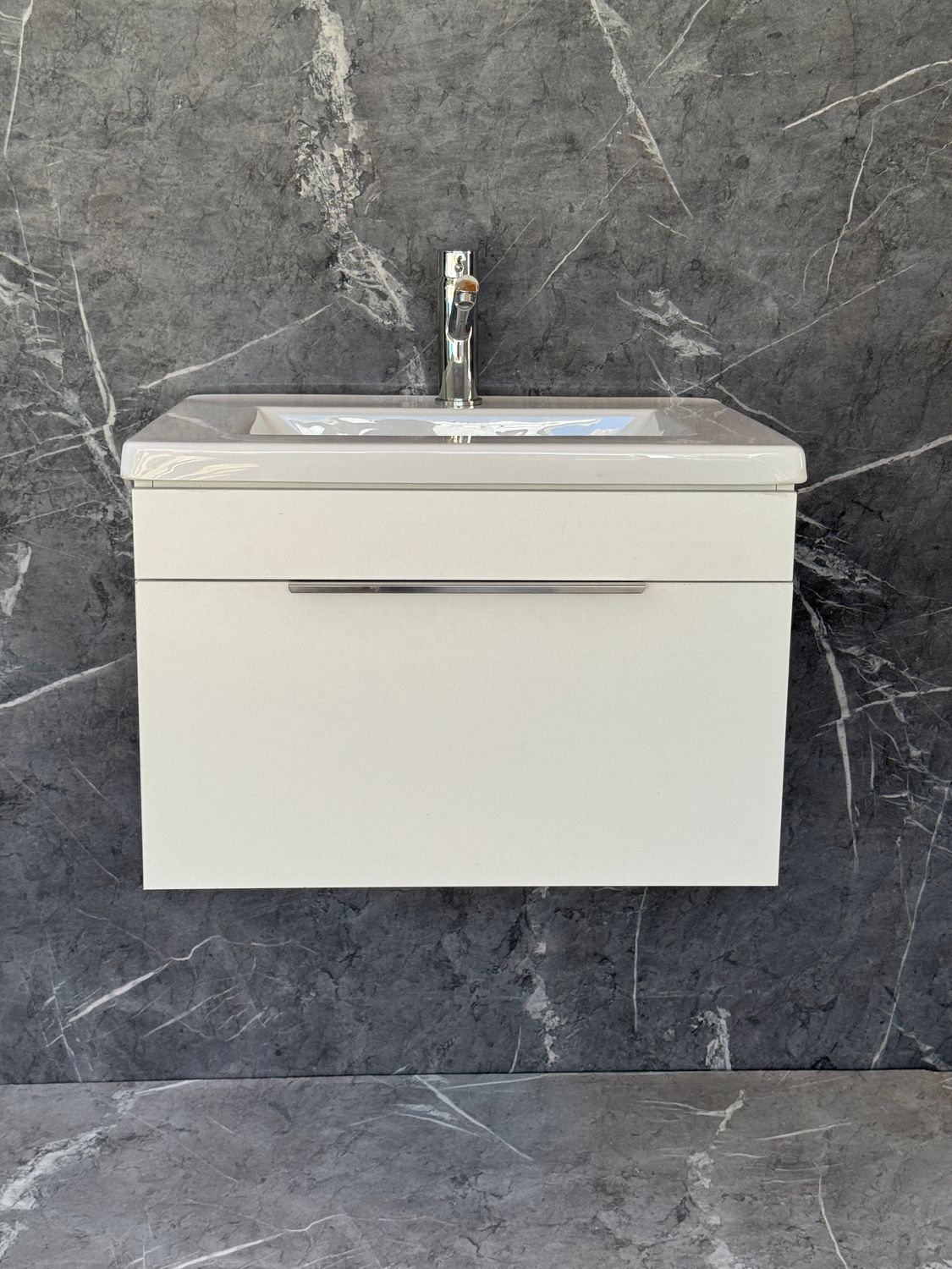 KUDO-600 Wall Mounted Cabinet &amp; Basin with silver handle.