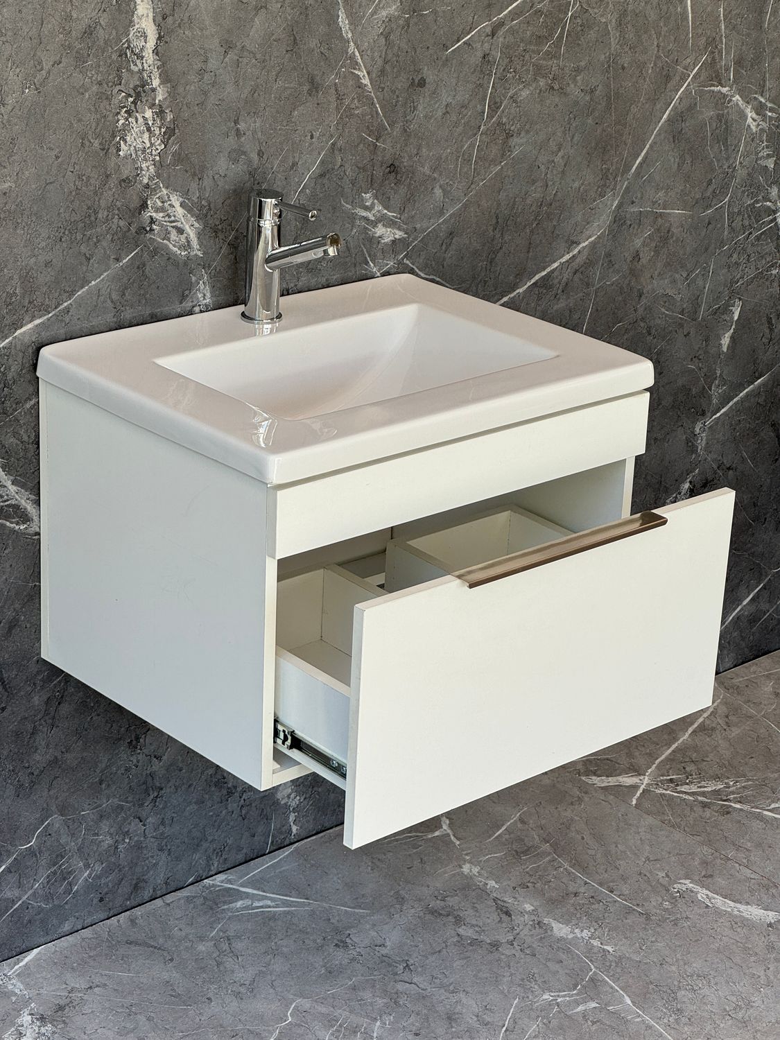KUDO-600 Wall Mounted Cabinet &amp; Basin with silver handle.