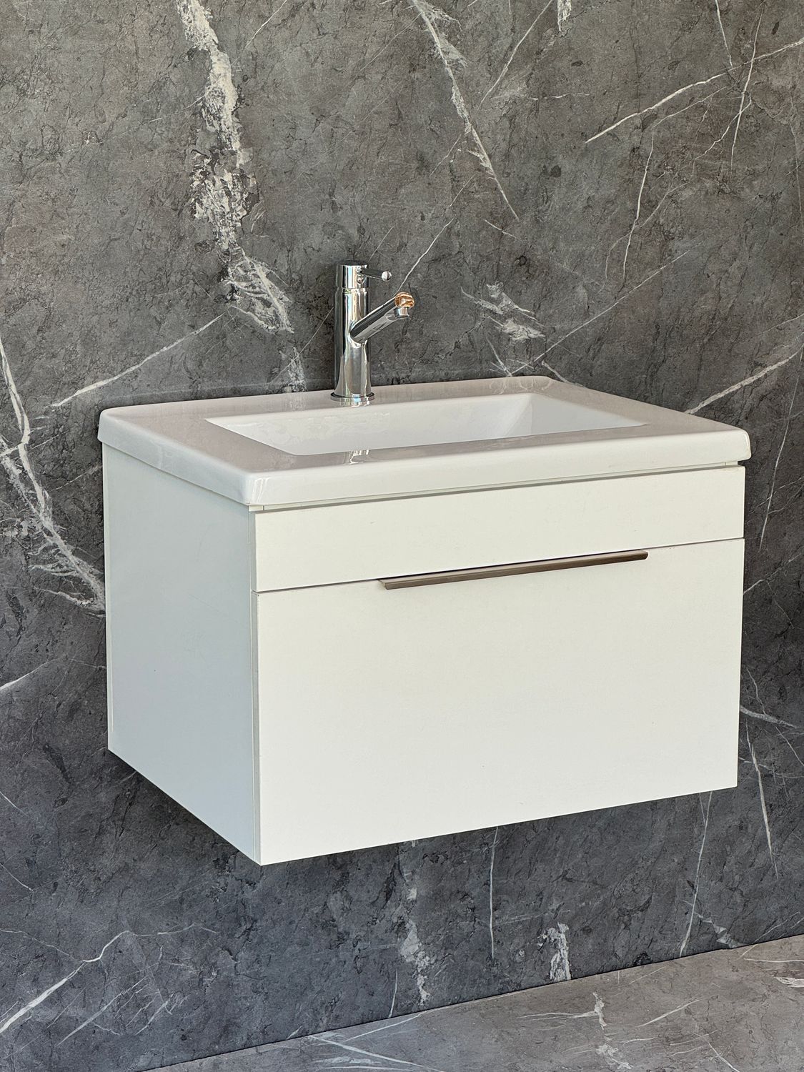 KUDO-600 Wall Mounted Cabinet &amp; Basin with silver handle.