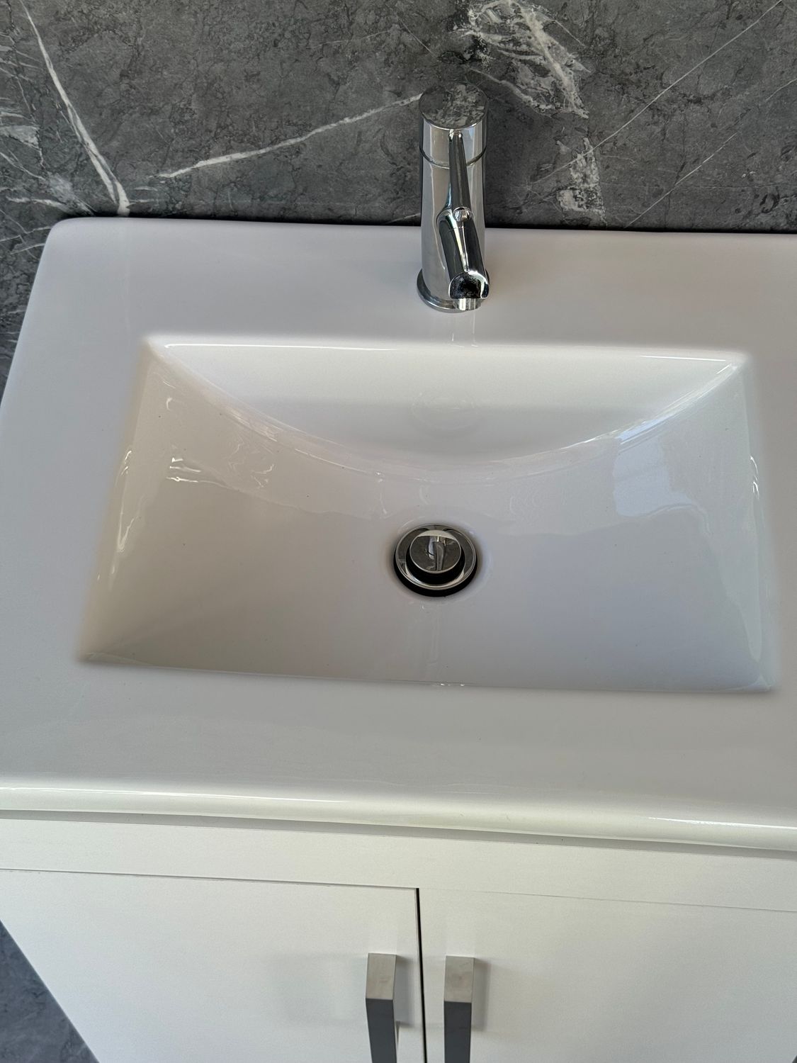 GEZA-600 Floor Standing Cabinet &amp; Basin with silver handles &amp; legs.