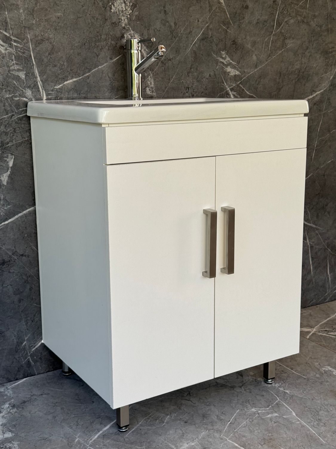 GEZA-600 Floor Standing Cabinet &amp; Basin with silver handles &amp; legs.