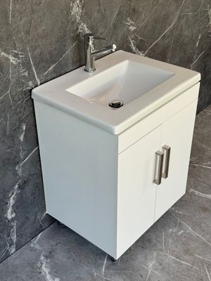 GEZA-600 Floor Standing Cabinet &amp; Basin with silver handles &amp; legs.