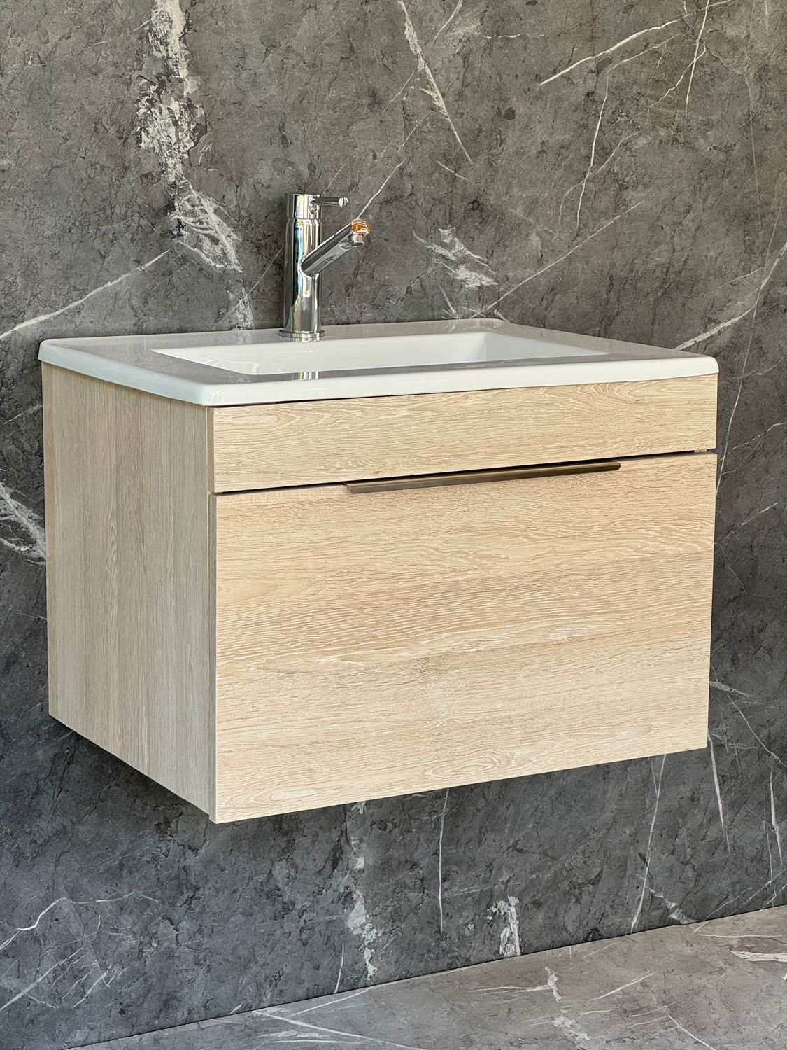 KUDO-600 Wall Mounted Cabinet &amp; Basin with silver handle.