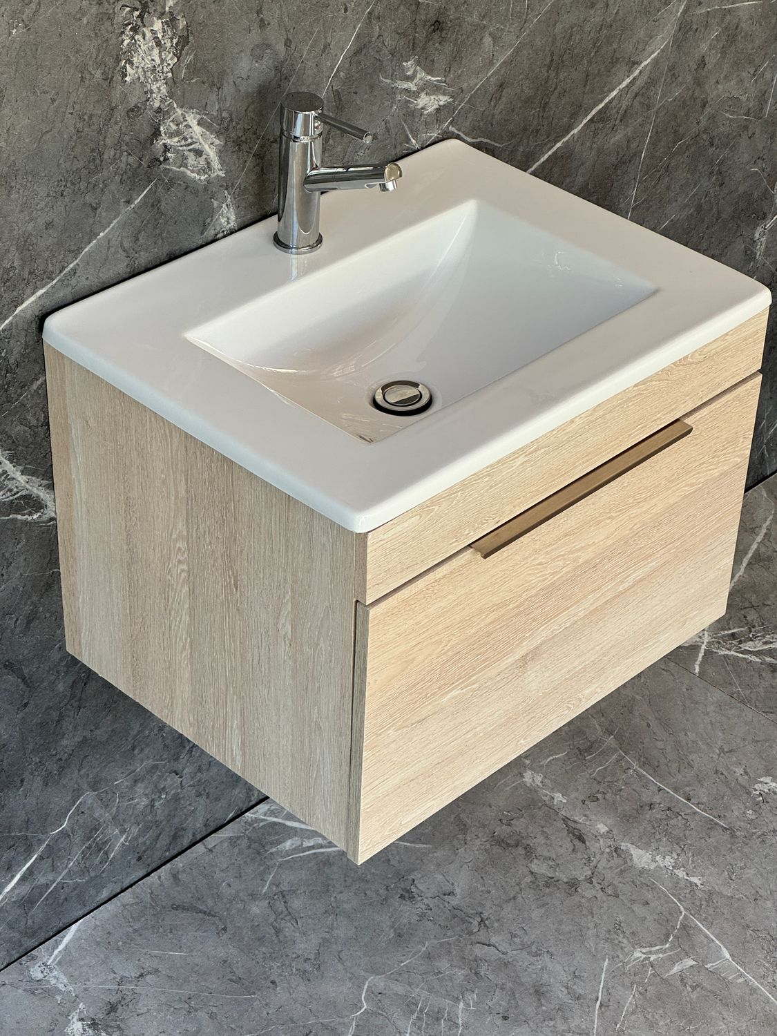 KUDO-600 Wall Mounted Cabinet &amp; Basin with silver handle.
