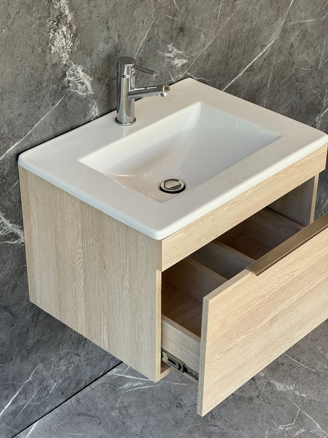 KUDO-600 Wall Mounted Cabinet &amp; Basin with silver handle.