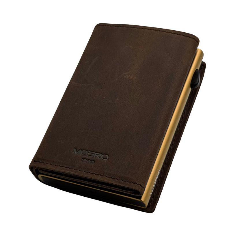Portafoglio • Moero • Pro Plus Crazy Horse Leather Chocolate Zip • Protezione RFID per carte Contactless • in Vera Pelle • Contiene fino a 12 Carte Portafoglio • Moero • Pro Plus Crazy Horse Leather Chocolate Zip • Protezione RFID per carte Contactless • in Vera Pelle • Contiene fino a 12 Carte