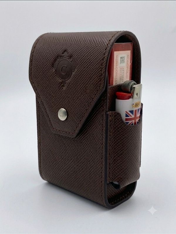 Cartujano Porta Pacchetto Lungo Con Porta Accendino Marrone Saffiano Cartujano Porta Pacchetto Lungo Con Porta Accendino Marrone Saffiano