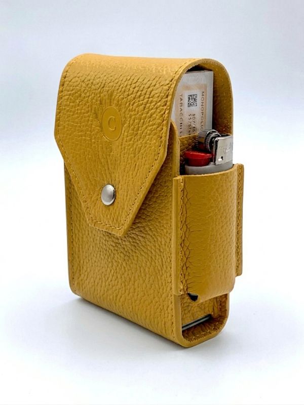 Cartujano Porta Pacchetto Classico Con Porta Accendino Giallo Ocra Cartujano Porta Pacchetto Classico Con Porta Accendino Giallo Ocra