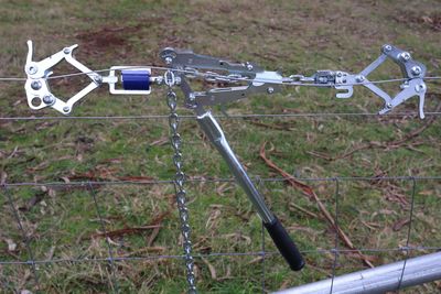 Spring Grip Wire Strainers