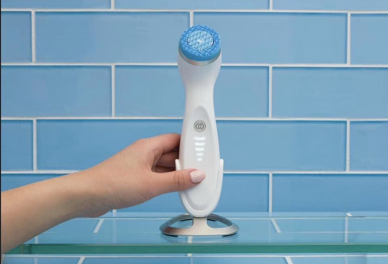 LumiSpa iO Stand