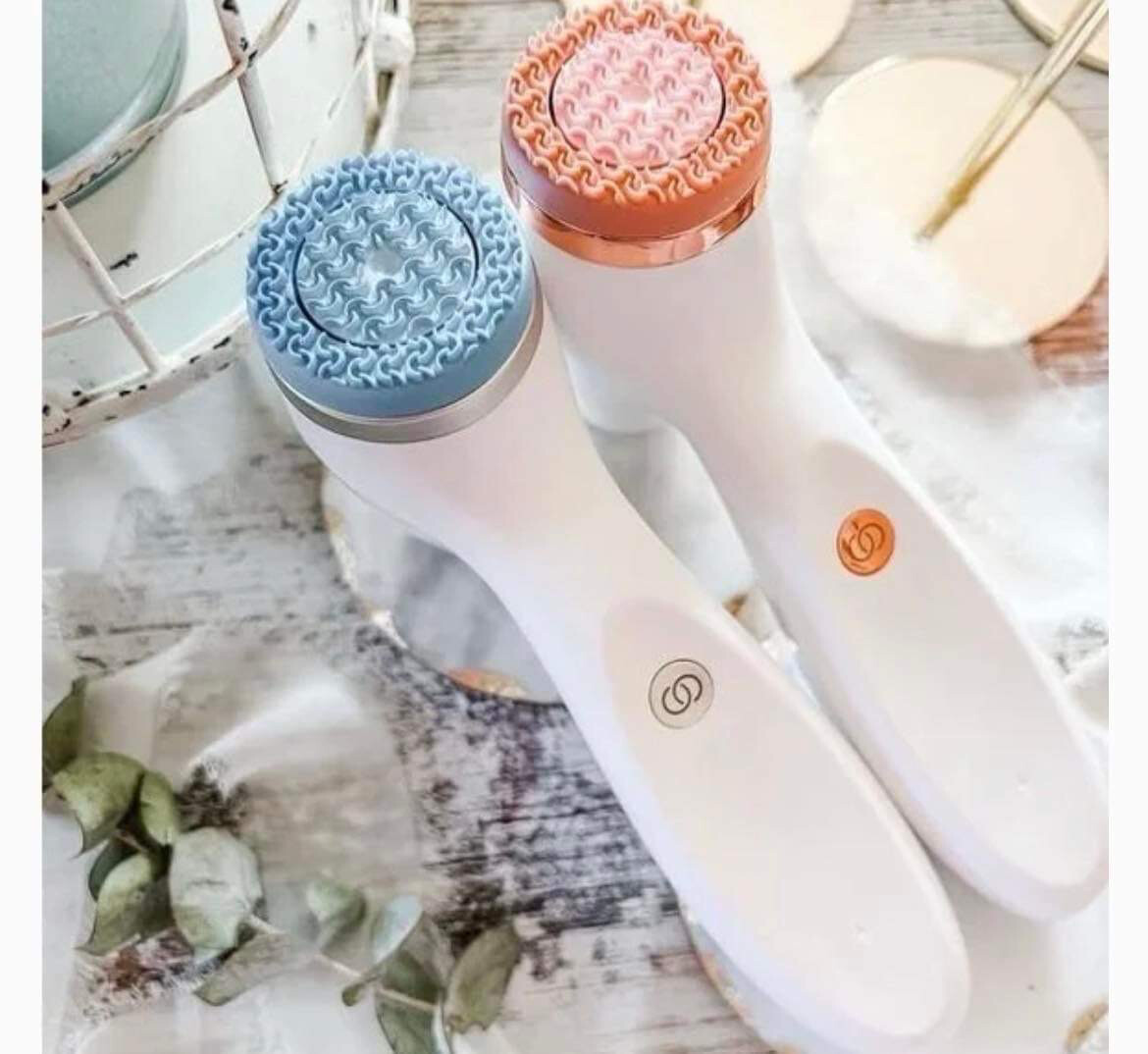 🚨🚨Choose Rose Gold or Blue also comes with Anti Aging cleanser!!