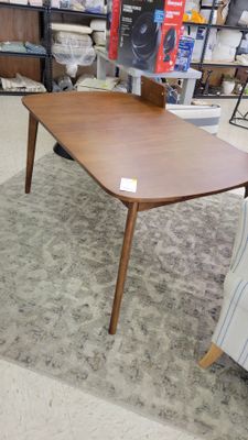 Astrid dining table with leaf