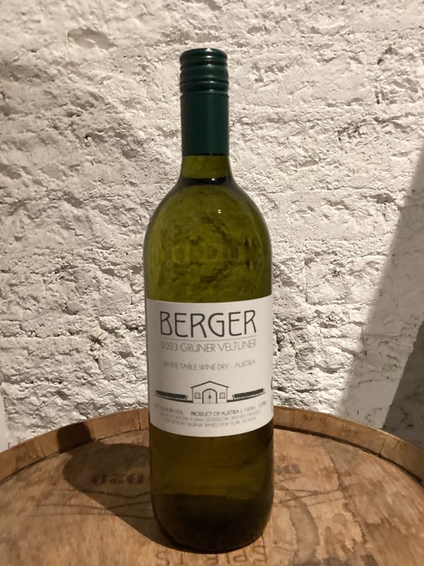 Weingut Erich & Maria Berger Gruner Veltliner Kremstal Niederosterreich, Austria 2024 (1L) Weingut Erich & Maria Berger Gruner Veltliner Kremstal Niederosterreich, Austria 2024 (1L)