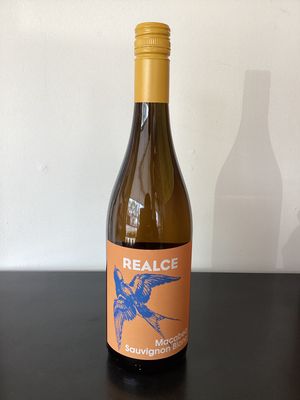 Realce Sauvignon Blanc - Macabeo Vino de la Tierra de Castilla Spain 2023 (750ml) Realce Sauvignon Blanc - Macabeo Vino de la Tierra de Castilla Spain 2023 (750ml)