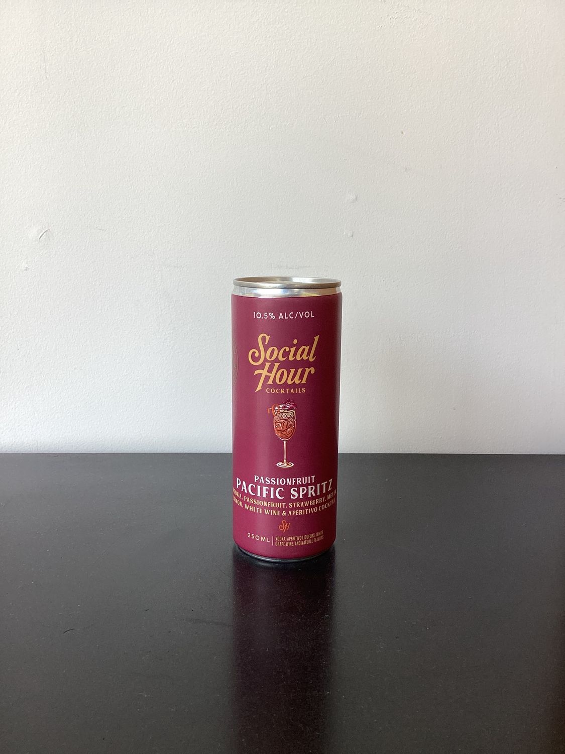 Social Hour Passionfruit Pacific Spritz Cocktail New York, USA (250ml)