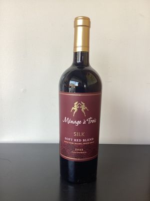 Menage a Trois Menage a Trois "Soft Red Blend Silk" California, USA 2022 (750ml)