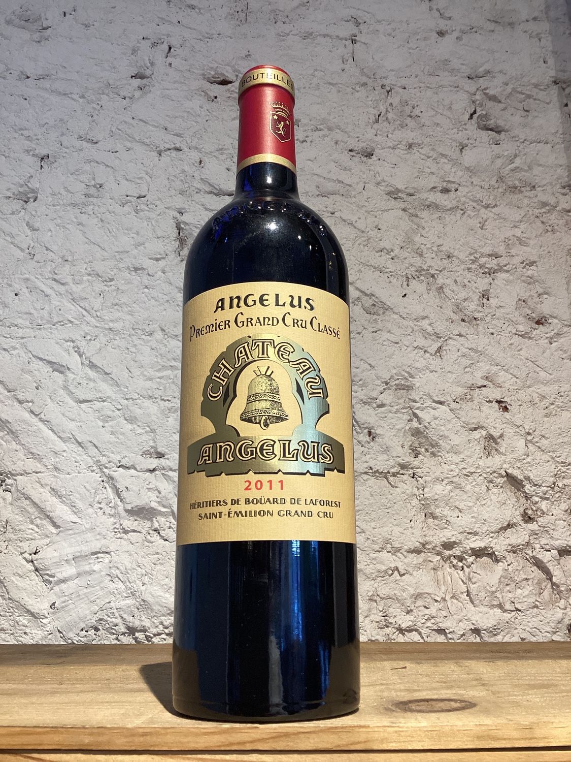 (2123 F1-B12) Chateau Angelus Saint-Emilion Grand Cru, Bordeaux, France 2011 (750ml)