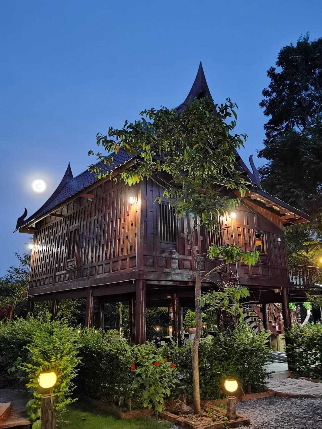 บ้านเรือนไทย (2 ห้อง - 4 คน)