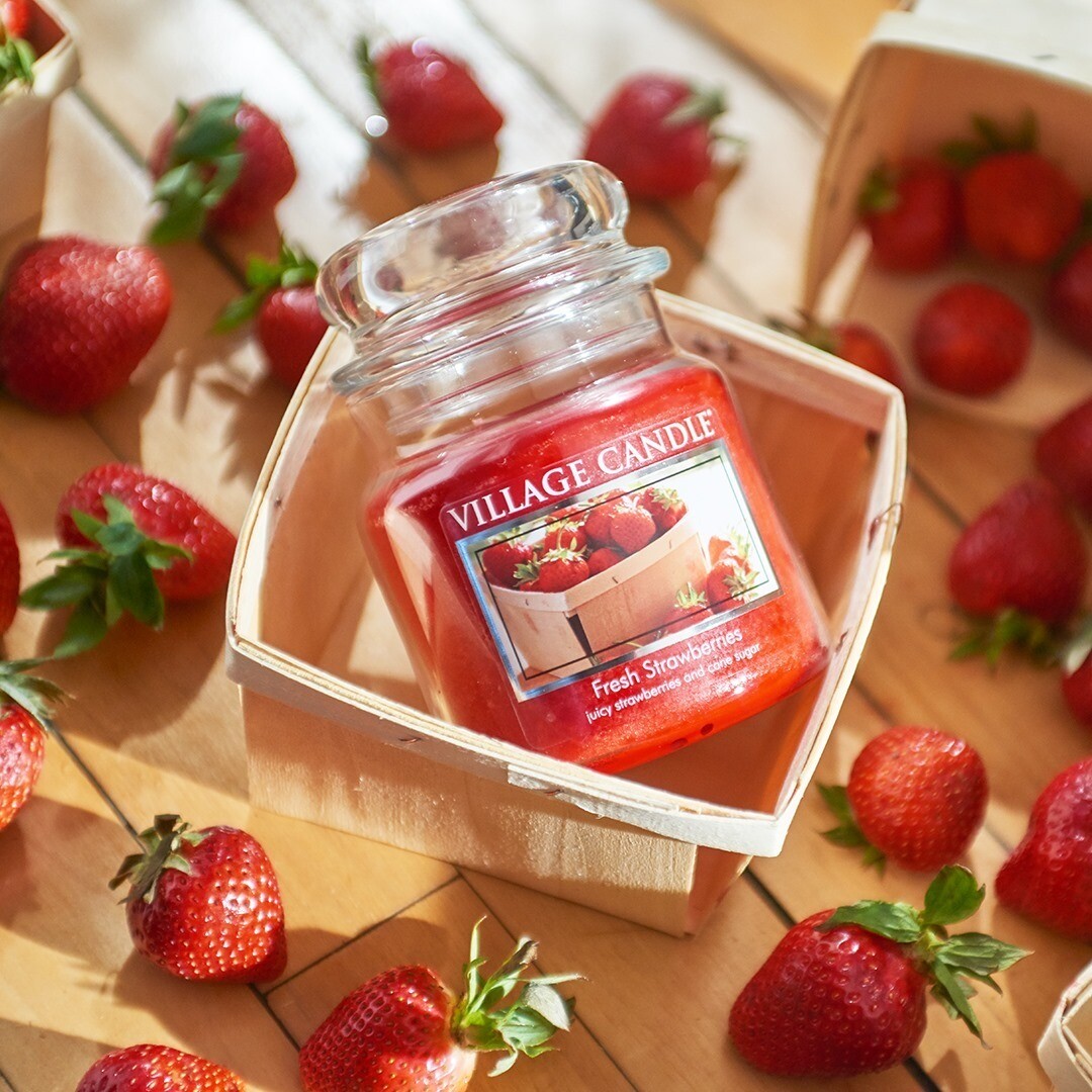 Village Candle Fresh strawberry 16oz