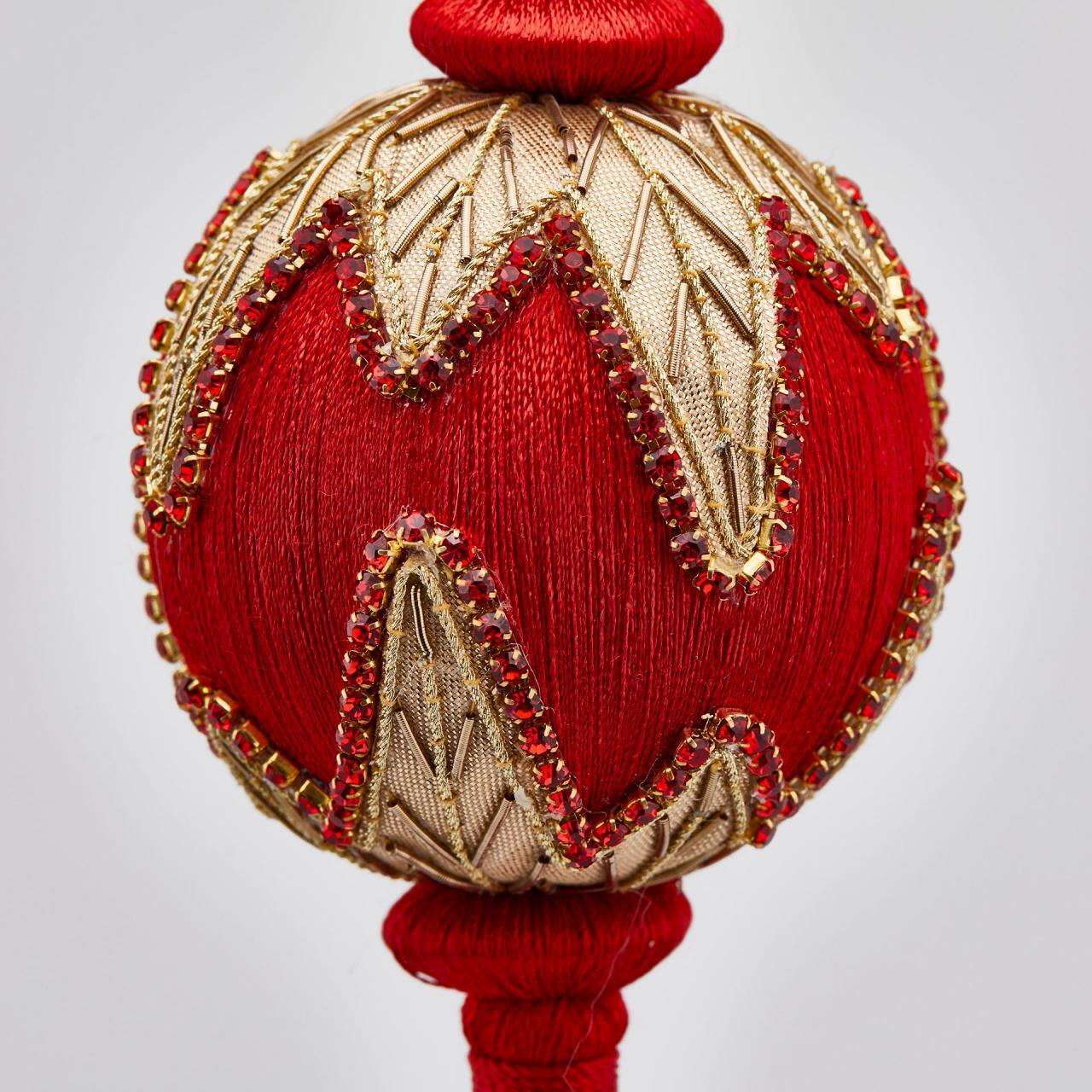 Sfera con nappe ricamo