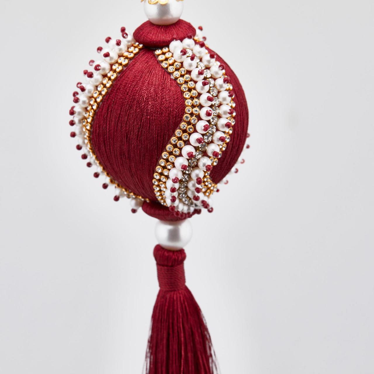 Sfera con nappe ricamo perle