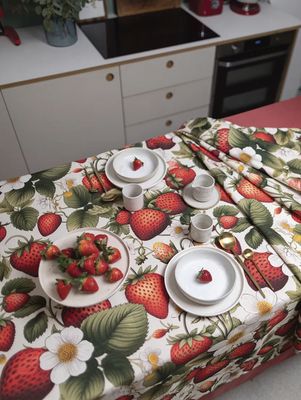 Tovaglia antimacchia Fragole 155x270cm Tovaglia antimacchia Fragole 155x270cm