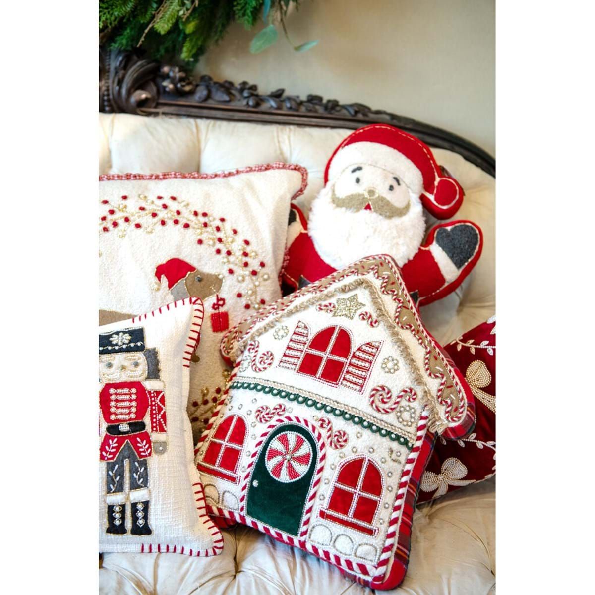 Cuscino con applicazione casetta di marzapane