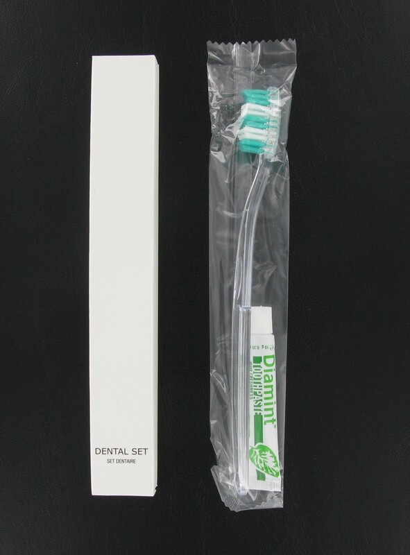 Confezione 1 pezzo C.50 KIT DENTALE WHITE AND BLACK CAE