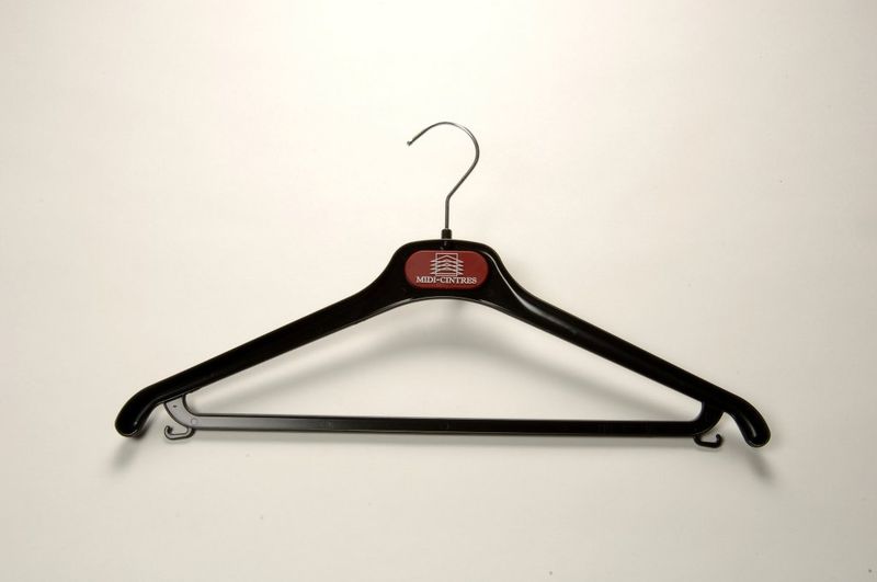 Confezione 1 pezzo GRUCCIA NERA PLASTICA 42CM