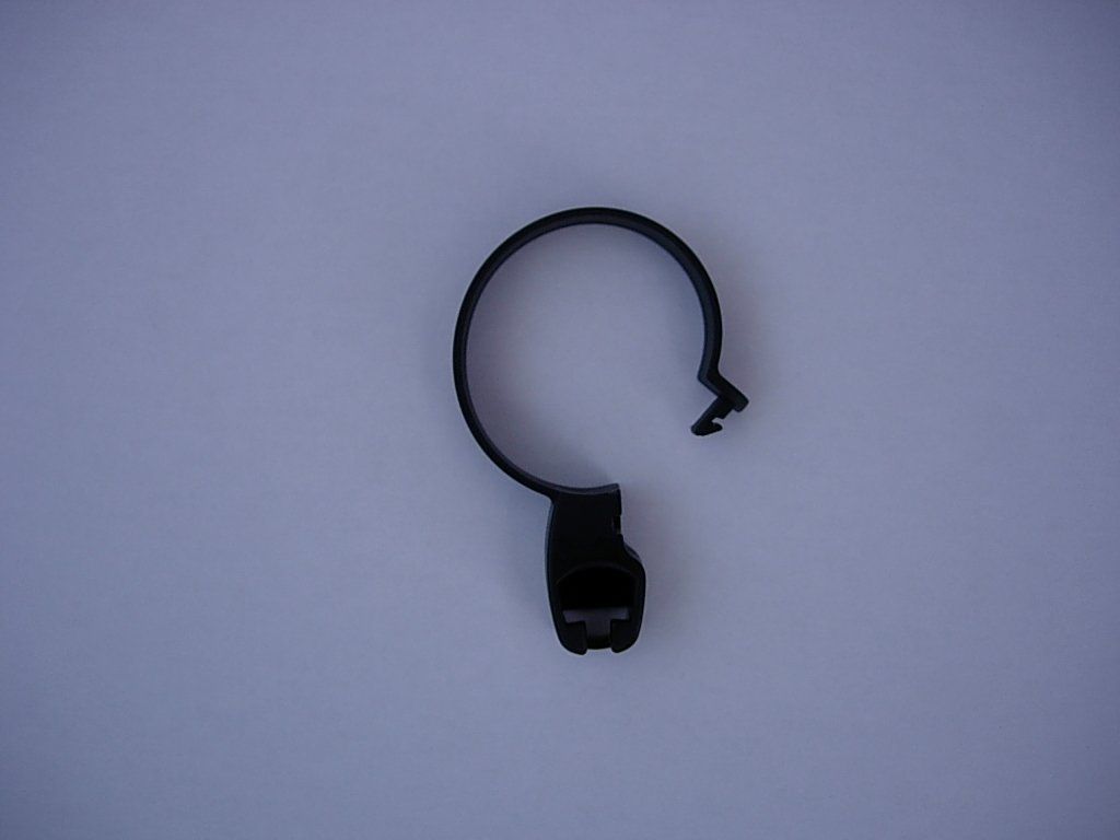 Confezione 50 pezzi ANELLO ANTIFURO NERO A CLIP 3.5CM