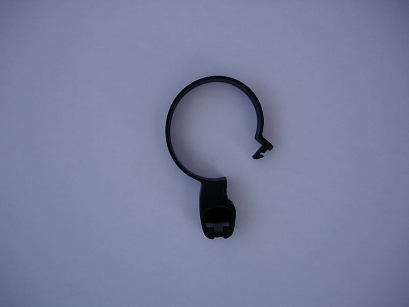 Confezione 50 pezzi ANELLO ANTIFURO NERO A CLIP 3.5CM
