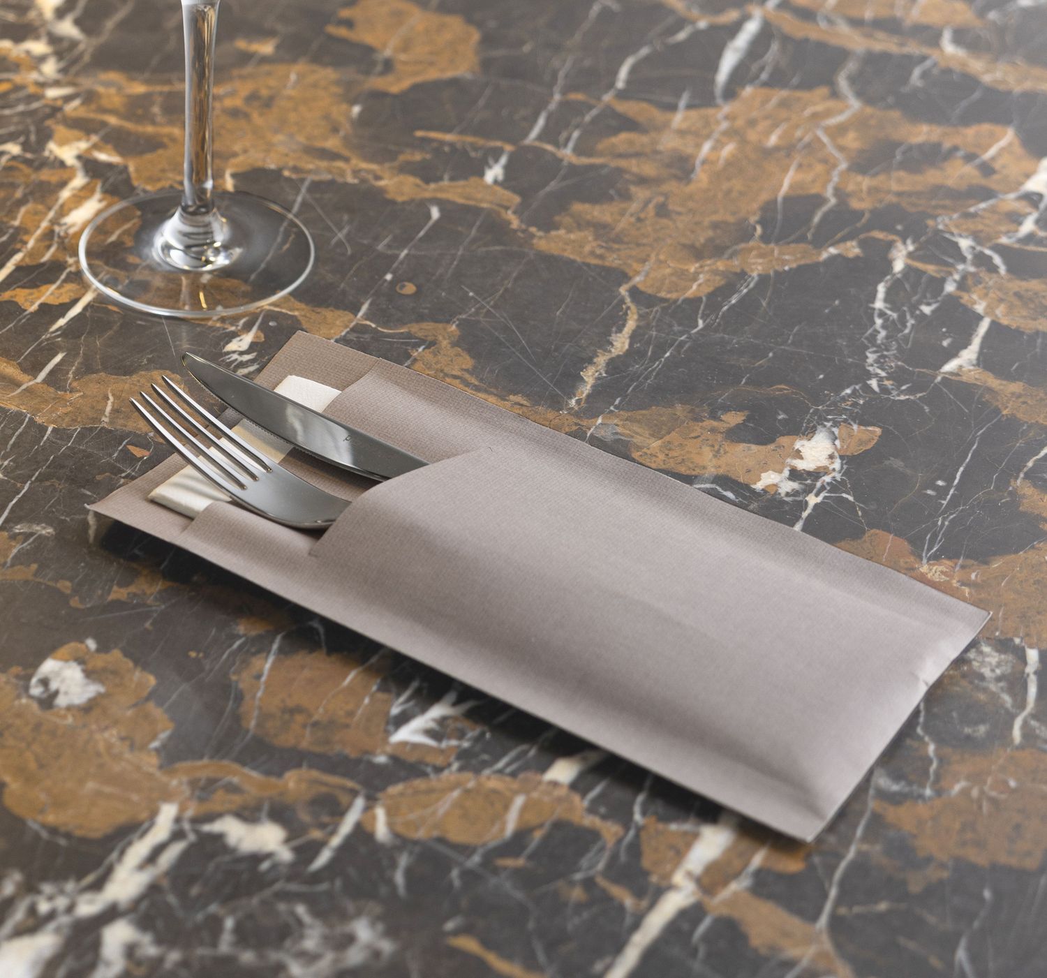 Confezione 4 pezzi P50 POCHETTE ARTY 30X40 GRIGIO