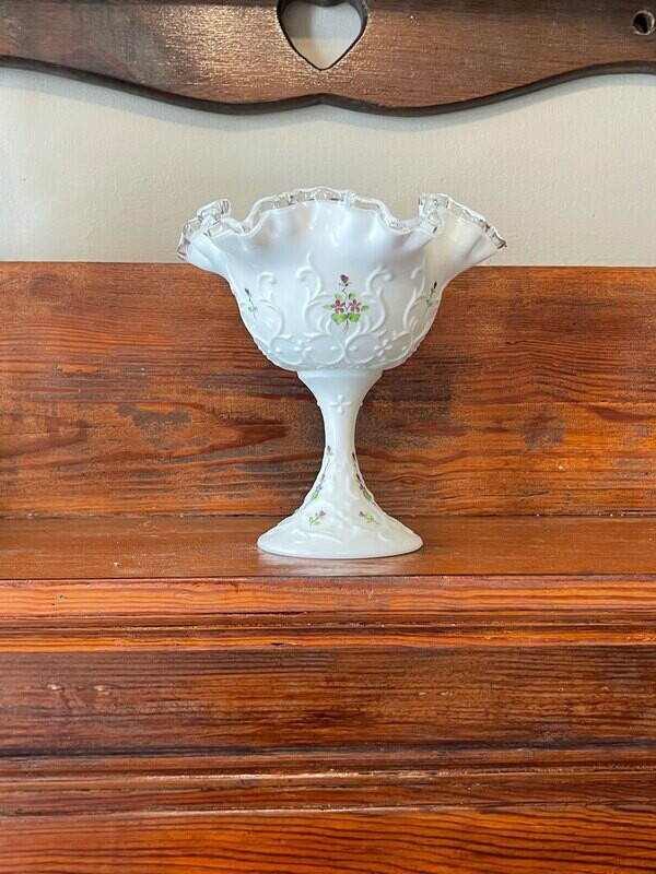 Fenton Silvercrest- Violets in the snow vase
