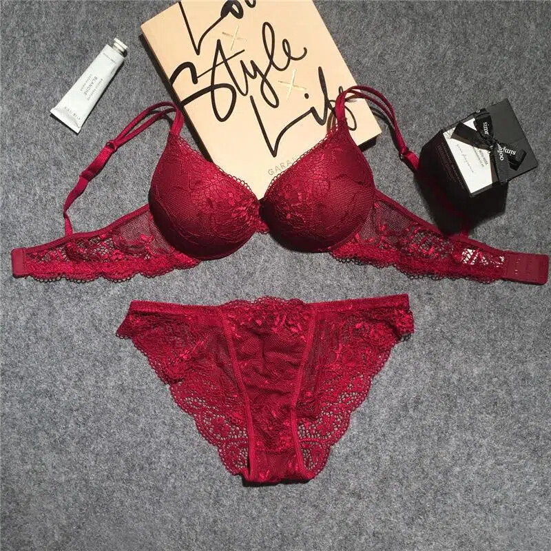 French Lingerie Set Deep V Gathering European and American Sexy Lace New Year Red Ladies Bra Set