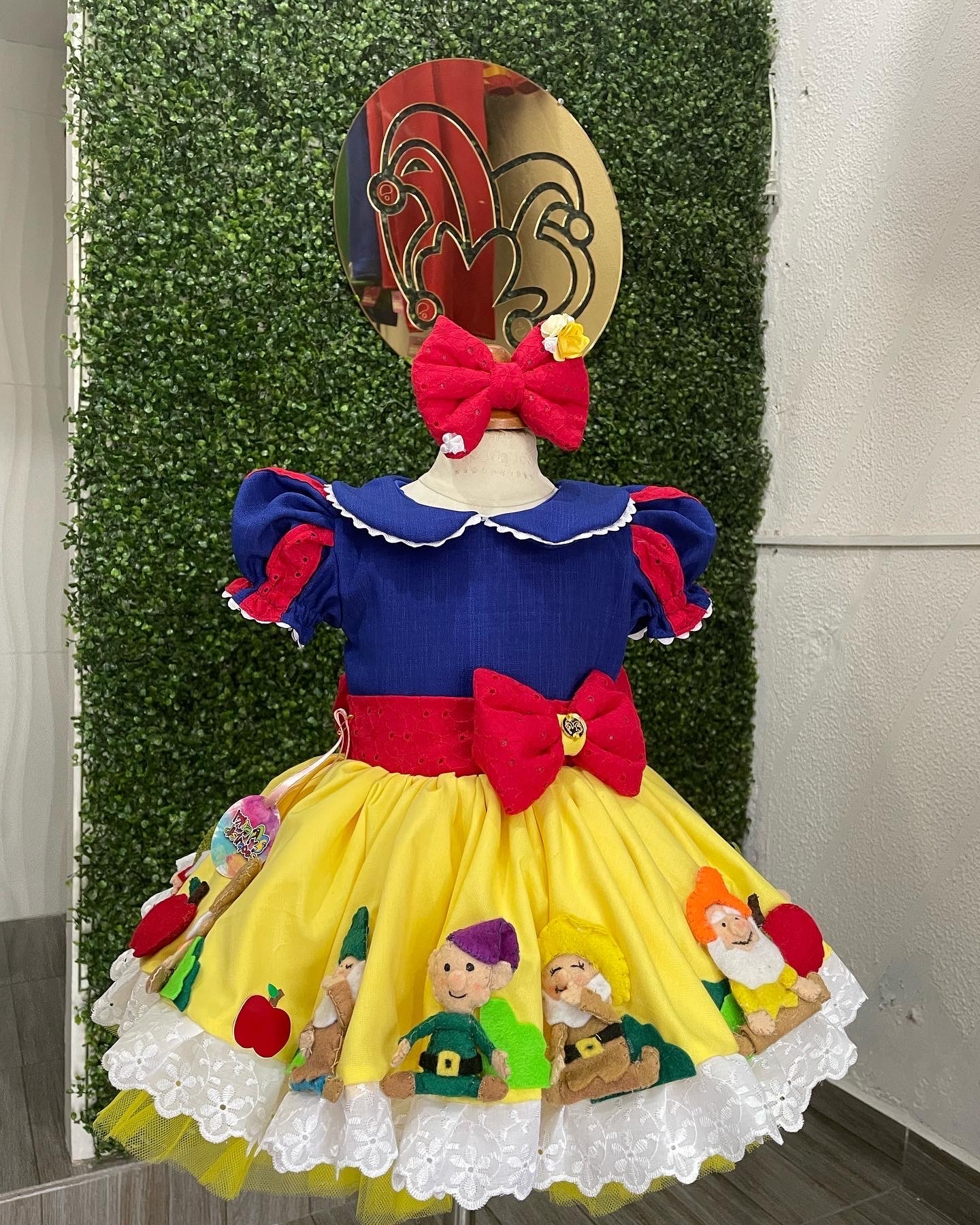 Baby Blanca Nieves y Los 7 Enanitos