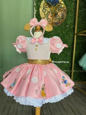 Minnie and her friends