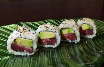 (93) Uramaki tonno 8pz