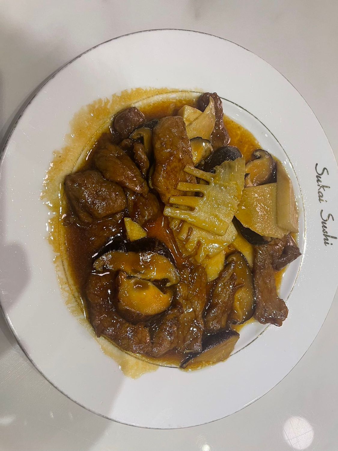 MANZO SALTATO CON FUNGHI E BAMBU