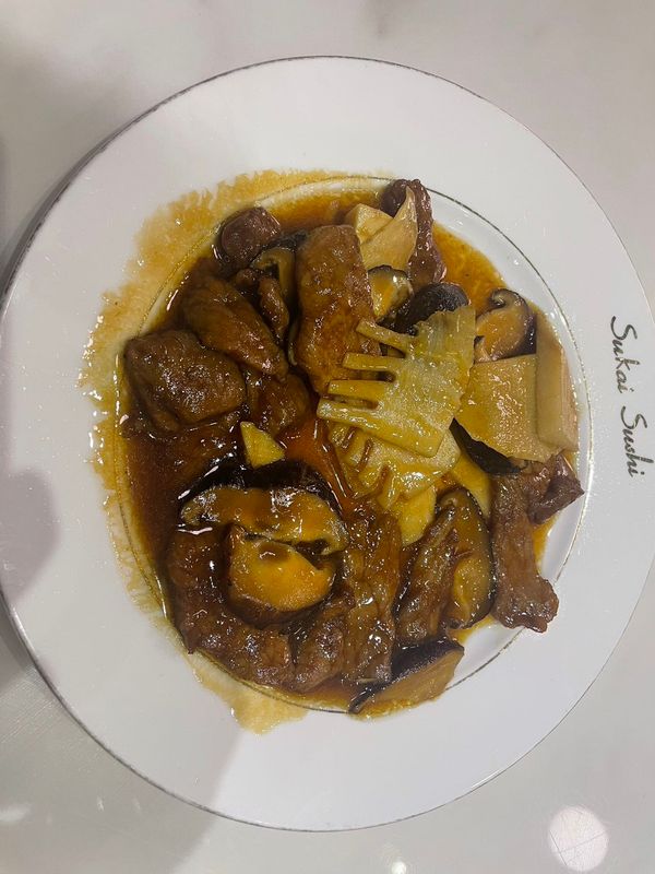 MANZO SALTATO CON FUNGHI E BAMBU