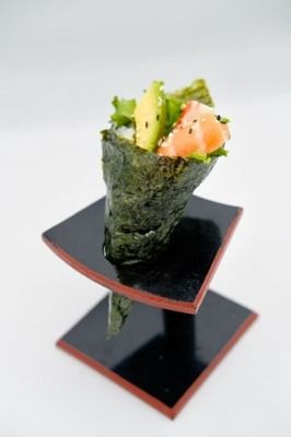 (150) Temaki salmone