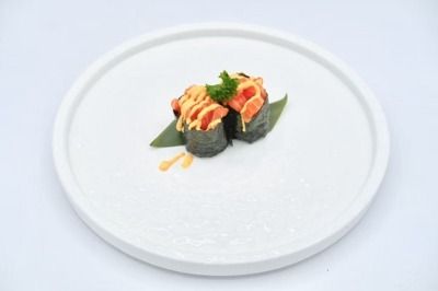 (160) Gunkan salmone piccante 2pz
